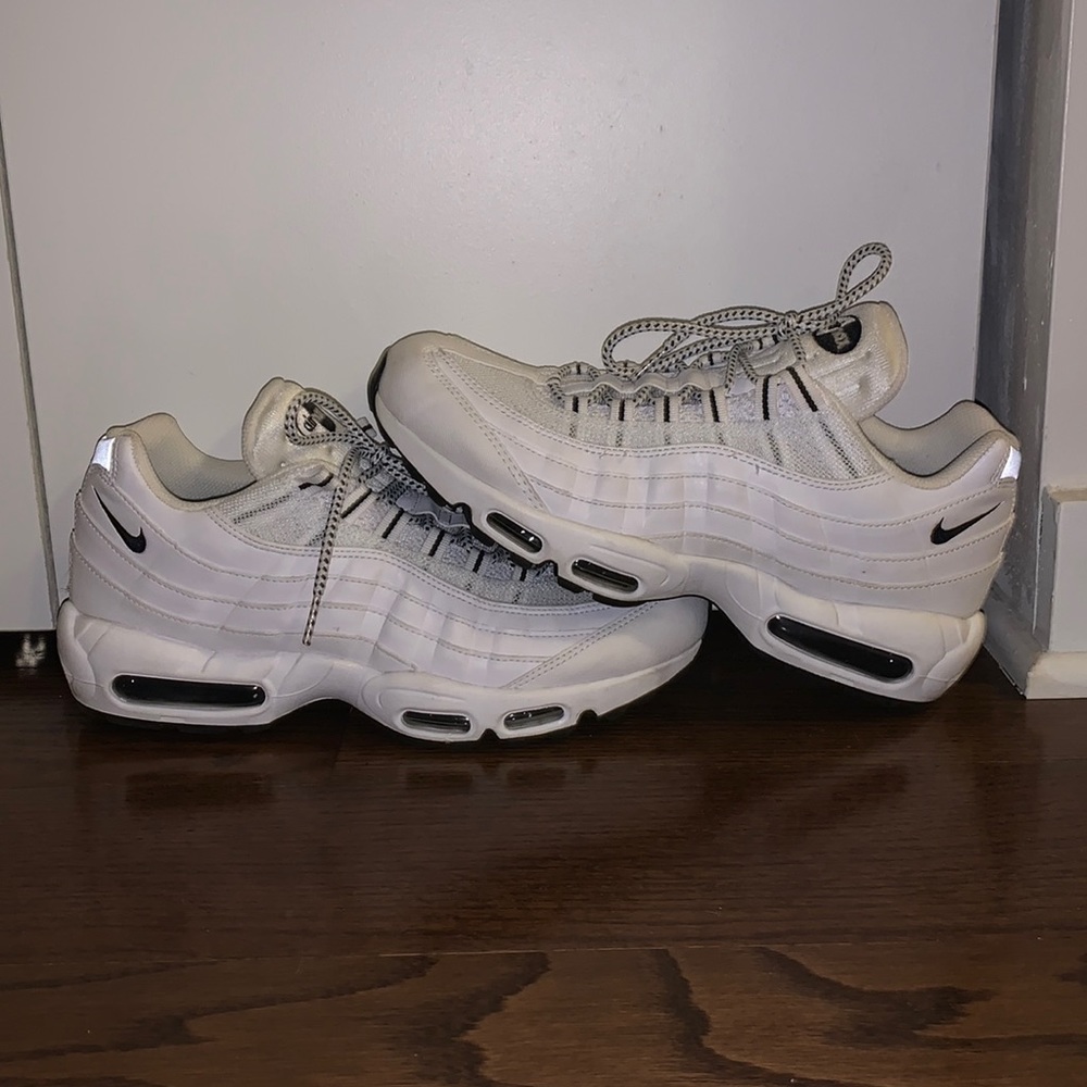 Nike Air Max 95 White Black - size 10 - worn 4 times